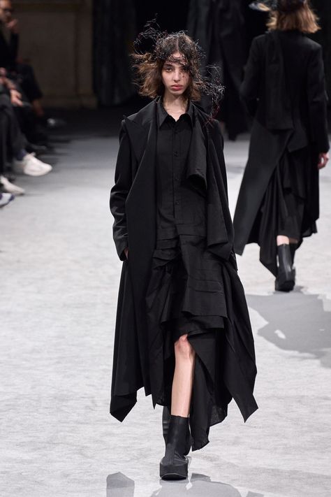 Dream Skirt, Long Leather Skirt, Electric Sheep, Fall 2023 Ready To Wear, Gender Fluid Fashion, Muslin Dress, Runway Inspiration, Artsy Style, 2023 Ready To Wear