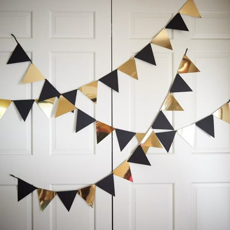 25 Birthday Party Decoration Ideas You Need For A Truly Memorable Celebration Deco Cinema, Gold Party Decor, Black And Gold Party, 50th Birthday Party Decorations, Gold Party Decorations, 50th Bday, 50th Party, Golden Birthday, Gold Theme