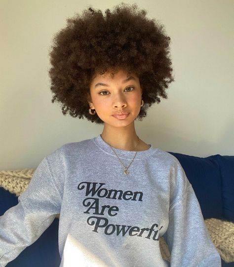 Hannah Mussette, Women Are Powerful, Afro Twist Braid, Hair Like Wool, Hair Content, Photo Women, Afro Twist, Afro Curls, Cute Braided Hairstyles