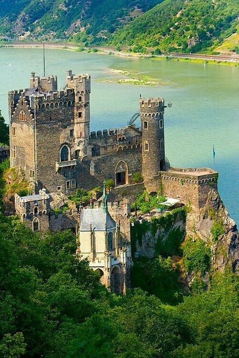 Rudesheim am Rhein, Rheinstein castle on the Rhein River, Germany (© Jim Zuckerman). Rheinstein Castle, German Castles, Castle Germany, Old Castle, European Castles, Rhine River, Germany Castles, Castle Ruins, Chateau France