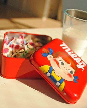 Japanese Milky Candy (by oh my omiyage) Japanese Candy Packaging, Childhood Nostalgia Aesthetic, Snack Branding, Milky Candy, Japanese Candies, Japanese Cakes, Peko Chan, Eid Sweets, Travel Tokyo