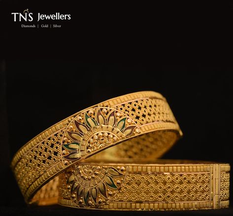 Patla Bangles Gold, Bangals Design In Gold, Kangan Gold, Malabar Gold Jewellery, Gold Jewellery Bangles, Gold Jewellery Rings, Bangles Jewelry Designs Gold, Gold Kangan, Necklace Women Gold