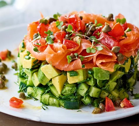 Smoked Salmon Avocado Appetizers, Cucumber Smoked Salmon Appetizer, Stacked Salads, Gluten Free Dinner Party, Salmon Avocado Recipes, Salmon Stack, Smoked Salmon Tartare, Stacked Food, Smoked Salmon Starter