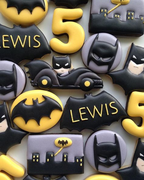 Hulk Decorations, Hulk Birthday Cakes, Batman Cookies, Lego Batman Birthday, Superhero Cookies, Batman Decor, Custom Batman, Hulk Birthday, Candy Balloons