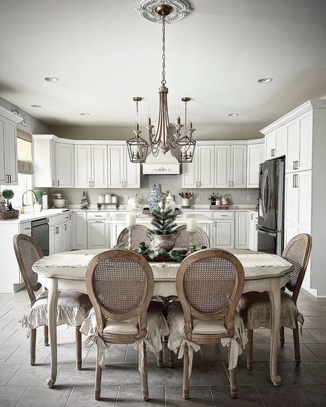 French Country Breakfast Nook Ideas, French Provincial Kitchen Table, Diningroom Tables, French Style Dining Room, French Provincial Dining Room, French Dining Room, French Country Style Kitchen, French Country Dining Table, Country Dining Room