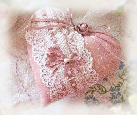 💕Fancy Nancy’s💕 Heart Sachet, Shabby Chic Hearts, Guest Favors, Valentines Decorations, Fabric Hearts, Shabby Chic Crafts, Lavender Bags, Heart Pillow, Lace Heart