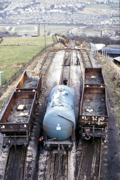 Heritage Railway, Model Railway Track Plans, Railroad Art, Steam Railway, Buses And Trains, Railroad Photography, British Rail, Train Sets, Diesel Locomotive