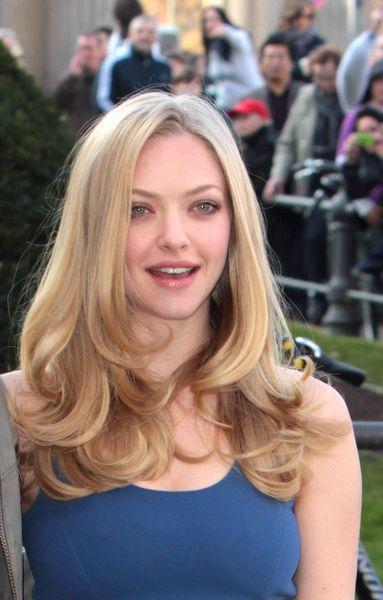 Jana Core, Amanda Seyfried Hair, Sunday Wedding, Hair Layers, Fotografi Vintage, Hair Things, Dye Colors, Blowout Hair, 90s Hairstyles