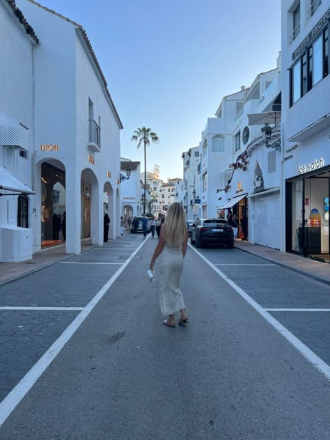 Porto Banus Marbella, Marbella Picture Ideas, Marbella Photo Ideas, Puerto Banus Marbella Aesthetic, Marbella Aesthetic, Marbella Outfits, Ibiza Aesthetic, Marbella Puerto Banus, Marbella Beach