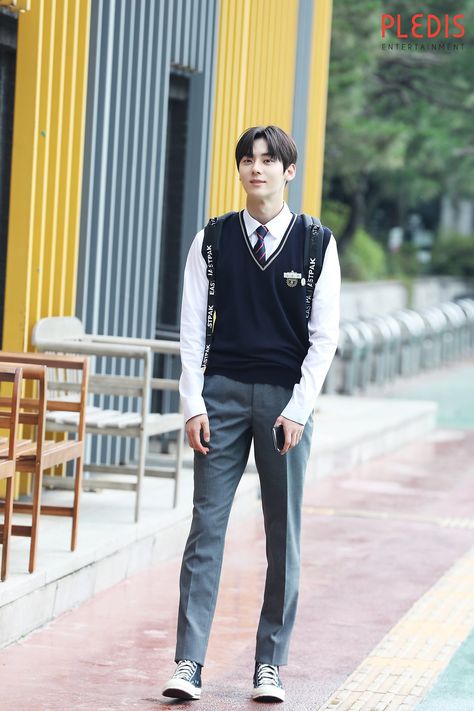 Necktie Outfit, Asian Suits, Yearbook Photoshoot, School Uniform Fashion, School Uniform Outfits, High School Outfits, Hwang Minhyun, Uniform Fashion, Men In Uniform