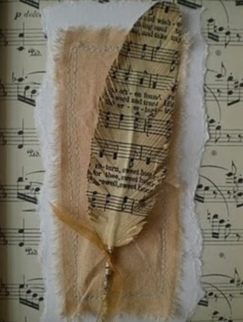 Stary Papier, Sheet Music Crafts, Romantic Notes, Paper Feathers, Diy Vintage Decor, Music Crafts, Music Decor, Musical Notes, Diy Vintage