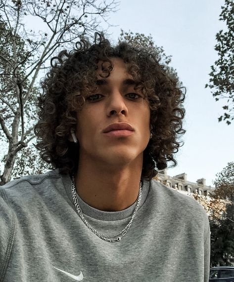 Guide Aesthetic, Inspo Hairstyles, Long Curly Hair Men, Men's Curly Hairstyles, Men Haircut Curly Hair, Mens Haircuts, Boys With Curly Hair, Corte De Cabelo Masculino, Grow Hair Faster