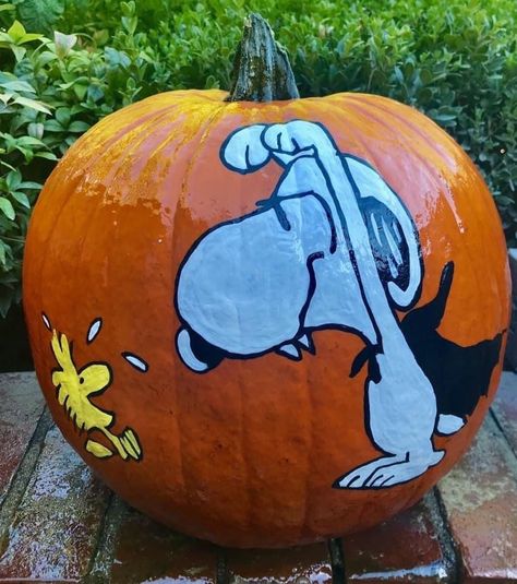 Punny Painted Pumpkins, Pumpkin Painting Ideas Charlie Brown, Pumpkin Painting Creative, Peanuts Pumpkin Painting, Pumpkin Painting Ideas Snoopy, Charlie Brown Pumpkin Painting, Pumpkin Ideas For Halloween Painted, Punkin Paintings, Pumpkin Painting Ideas Funny