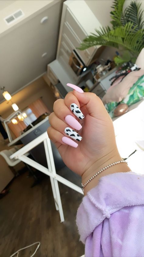 Trendy Acrylic Nails Coffin Short Pink, Nails With Cow Design, Cow Coffin Acrylic Nails, Pastel Pink Nails Acrylic Design, Coffin Acrylic Nails Cow Print, Acrylic Nails Ideas Cow Print, Cow Nails With Pink, Acrylic Nail Cow Print, Nails Inspiration Cow Print