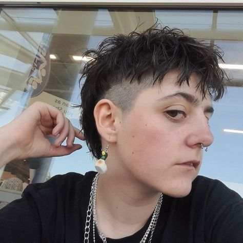 Short Hair Shaved Sides Masc, Punk Rock Mullet, Very Short Mullet Hairstyle Women, Short Spiky Mullet, Back Of Mullet, Mullet Hairstyle Shaved Sides, Queer Mullet Short, Julien Solomita Mullet, Short Mullet With Shaved Sides