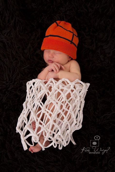 Basketball net baby boy newborn photography, Kim Weigel Baby Boy Basketball, Perlengkapan Bayi Diy, Baby Boy Newborn Pictures, Foto Newborn, Basketball Baby, Baby Kostüm, Baby Pictures Newborn, Baby Boy Photography