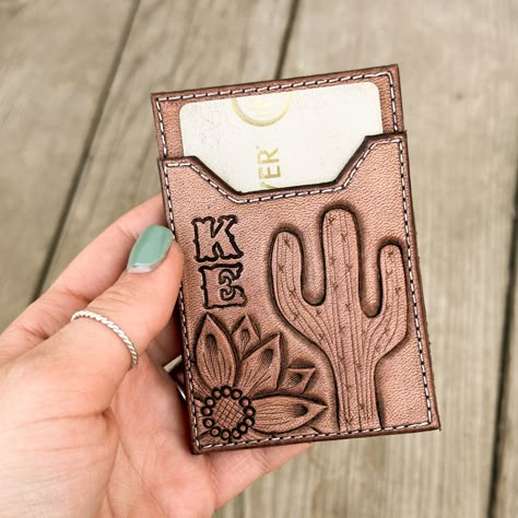 This wallet is designed to attach to the back of your phone or phone case to keep your cards, cash & ID all in one place.  Wallets come in one standard size that fits all larger phones. They measure 3 7/8 inches tall by 2 5/8 inches wide.  This item is handmade each time an order is placed, so the finished product may vary slightly from the photo. Western Leather Projects, Quick Leather Projects, Leather Products Ideas, Leather Phone Case Western, Card Money Holder, Sunflower Accessories, Horseshoe Crafts Projects, Custom Leather Work, Diy Leather Projects