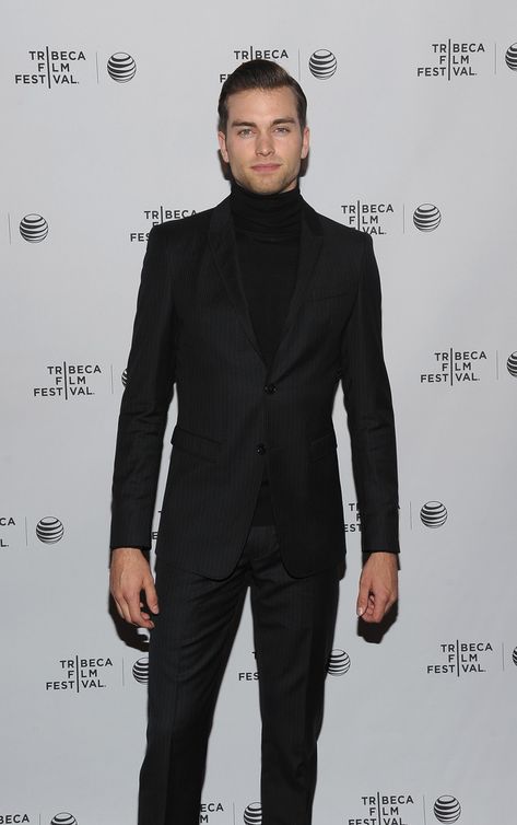 pierson fode photo Style Watch: Pierson Fode + Jack OConnell Have a Turtleneck Moment Black Suit Black Turtleneck Men, Black Suit With Black Turtleneck Men, All Black Suit With Turtleneck Men, Black Suit Turtleneck Men, Black Suit With Turtleneck Men, Black Suit Combinations, Business Casual Men Winter, How To Wear Turtleneck, Jack Oconnell