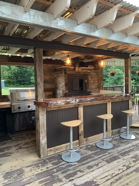 Bar Outdoor Design, Backyard Kitchen Ideas, Bbq Shed, Rustic Outdoor Kitchens, Outdoor Bbq Area, Outdoor Grill Station, Grill Outdoor, Outdoor Kitchen Bars, Outdoor Patio Bar