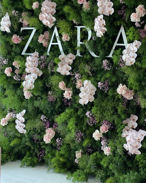 White Backdrop Ideas, Photobooth Decoration, Backdrop Business, Flower Gate, Hanging Garden Ideas, Birthday Arch, White Flower Wall, Flower Wall Decoration, Flower Backdrops