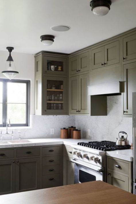 Benjamin Moore Tate Olive Olive Kitchen, Olive Green Kitchen, Disc Interiors, Серая Кухня, Green Kitchen Cabinets, Kitchen Paint Colors, Classic Kitchen, Green Cabinets, Kitchen Farmhouse