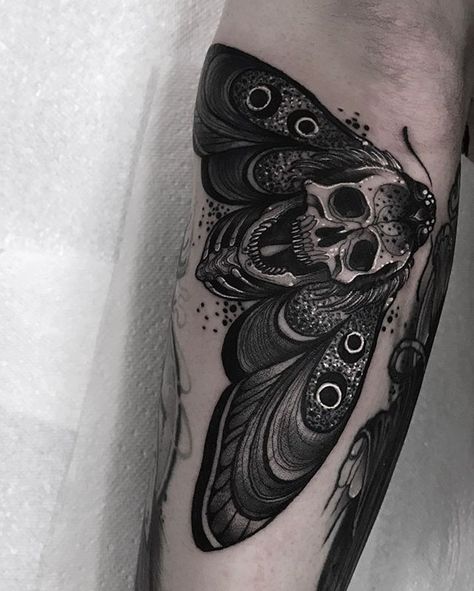 NEIL DRANSFIELD Moth Tattoo Design, Insect Tattoo, Bug Tattoo, Scary Tattoos, Creepy Tattoos, Moth Tattoo, Badass Tattoos, Tattoo Designs And Meanings, Blackwork Tattoo