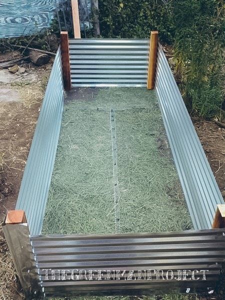 Metal Garden Beds, Raised Garden Bed Plans, Raised Bed Garden Design, Building Raised Garden Beds, Metal Raised Garden Beds, Building A Raised Garden, Garden Frame, Diy Raised Garden, Garden Vines