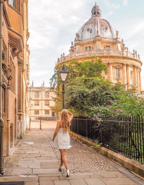 18 perfect Instagram spots in Oxford - Flying Scots Girl Oxford Instagram Pictures, Oxford Photo Ideas, Oxford England Aesthetic, Oxford Punting, Oxford Photography, Cities In England, Exeter College, Coloured Houses, Oxfords Outfit