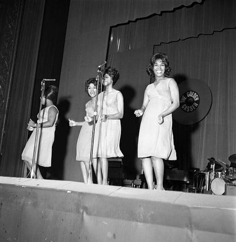 The Shirelles Live On Stage! Martin. Beautiful Carole King Musical, Mademoiselle Magazine, The Shirelles, Fox Theater, Ronnie Spector, 60s Girl, The Ronettes, 1960s Music, Johnny Marr