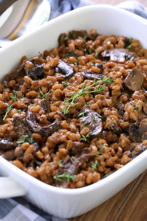 This mushroom farro recipe is made right in your slow cooker! A perfect holiday side dish or for a weeknight dinner! #farro #sidedish #holidayside #vegetarianrecipes #mushrooms Mushroom Farro, Farro Recipes, Easy Side Dishes, Holiday Side Dish, Holiday Dishes, Holiday Side, Side Dish Recipes Easy, Veggie Side Dishes, Cooking Wine