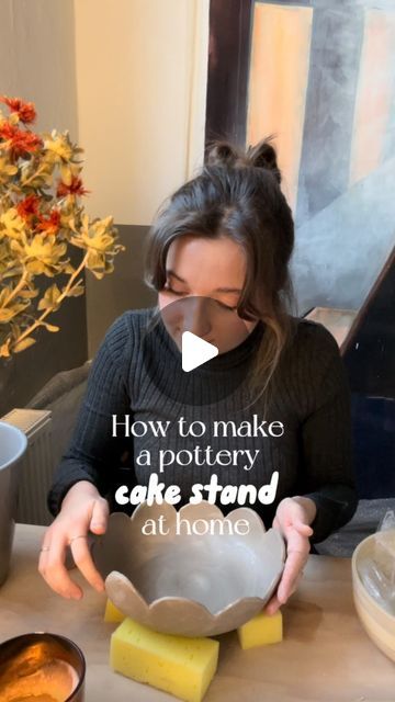 Rea | slow living on Instagram: "👇How I make pottery without a kiln and a pottery wheel: . I use a firing service! There’re so many in craft stores, ceramic stores and schools! 👩🏻‍🎨 and then you just need some stoneware clay and a rolling pin! No pottery wheel 😍 . I’ve listed you some safety tips at my feed 🫶  . 👉 my tips for making this ceramic cake stand: 👉Roll out your slab to 5mm (stand: 7mm) 👉Don’t be afraid to add something in between. Just smooth it out later. 😬 👉 To be honest, I just use a salad bowl from my kitchen as a mould. 🪴 👉And this is my best trick: I always place a higher container under the bowl so that it turns like a potter’s wheel. Sometimes it can be that simple 🤩  #pottery #potterytutorial #springdiy" Clay Cake Stand Diy, Hand Built Cake Stand, Pottery At Home No Kiln, Ceramic Cake Stand Pottery, Ceramics Cake Stand, No Wheel Pottery, Pottery Without A Wheel, Self Drying Clay Projects, Easy Handbuilt Pottery Ideas