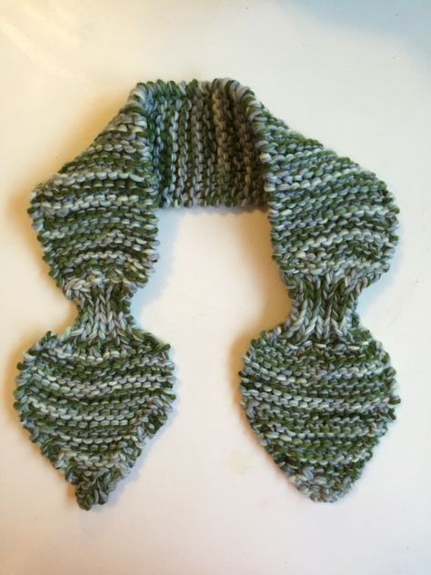 The Aspen Ascot – a free knitting pattern – Alaska Knit Nat Ascot Pattern, Ascot Scarf, Bow Scarf, Womens Knitting Patterns, Crochet Neck Warmer, Knit Rug, Scarf Tutorial, Scarf Knitting, Scarf Knitting Patterns