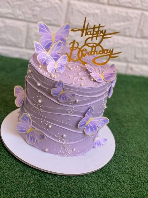 Butterfly Cake Ideas Purple, Cake Design For 18th Birthday, Purple Vintage Cake, Purple Butterfly Cake, Classic Pumpkin Pie Recipe, Classic Pumpkin Pie, Modern Birthday Cakes, Cake Purple, Perfect Pumpkin Pie