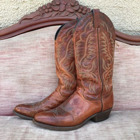 Cowboy Boots Aesthetic, Texas Aesthetic, Chic Cowgirl, Cowboy Aesthetic, Brown Cowboy Boots, Vintage Cowboy Boots, Tennessee Whiskey, Cowgirl Chic, Western Chic