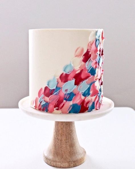 This spatula painted cake by @cakebycourtney is such a unique and simple technique! 💕Learn more about the spatula striping technique and… Spatula Painted Cake, Birthday Cake For Women Simple, Cake By Courtney, Painted Cake, 21st Cake, Cake Simple, Wilton Cake Decorating, Baking Inspiration, Simple Cake Designs