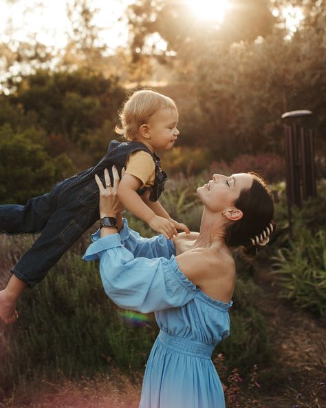 When there’s a barbecue at the park and the smoke and the light meet 🙃🤯🙌🏻😮‍💨 #sandiegofamilyphotographer #carlsbadfamilyphotographer #sandiegomaternityphotographer Niece Aunt Photoshoot, Aunt And Nephew Photoshoot, Aunt Photoshoot, Park Family Photoshoot, Aunt And Nephew, Picnic Shoot, Maternity Photographer, Family Photoshoot, Family Photographer