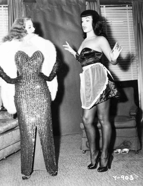 Bettie and Friend Betty Page Costume, Bettie Page Aesthetic, Bettie Page Photos 1950s, Bettie Page Photos, Bettie Page Shoes, Tempest Storm, Irving Klaw, Iconic People, 50s Pinup