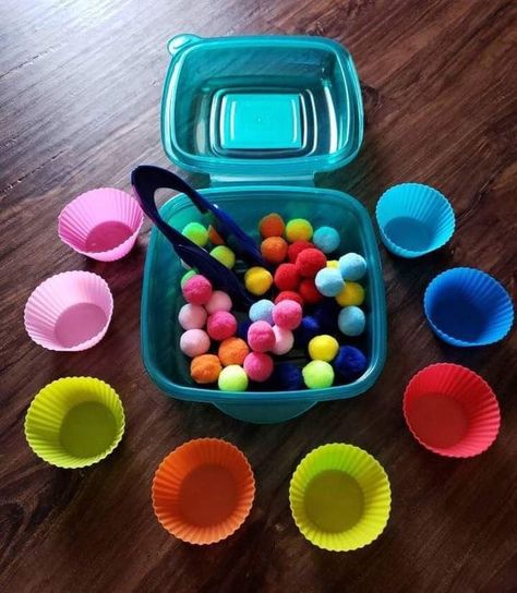 Color Sorting Activities, Sorting Colors, Busy Boxes, Preschool Fine Motor, Teaching Colors, Fine Motor Skills Activities, Motor Skills Activities, Toddler Activity, Busy Bags