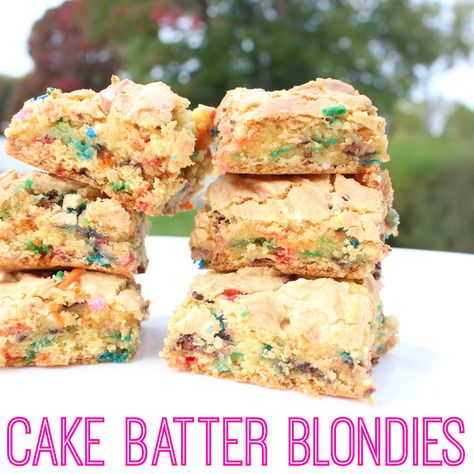 Funfetti Blondies, Funfetti Cake Mix Recipes, Cake Batter Blondies, Blondie Cake, Cake Mix Bars, Blonde Brownies, Cake Batter Cookies, Boxed Cake Mixes Recipes, Cake Mix Desserts