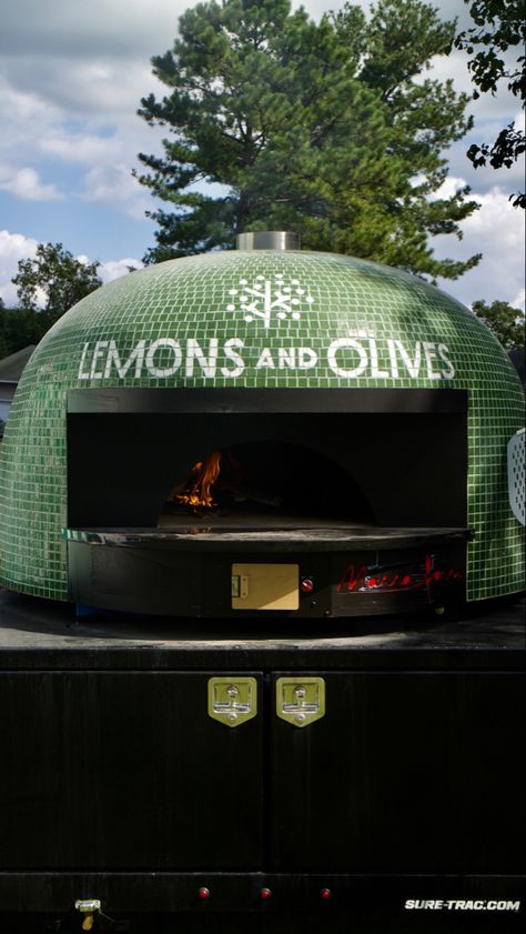 Brick oven pizza, mobile pizza oven, pizza oven, event catering, aesthetic pizza oven Pizza Oven Aesthetic, Pizza Truck Wedding, Zanzibar Pizza, Aesthetic Truck, Food Truck Aesthetic, Pizza Oven Restaurant, Pizza Photoshoot, Carne Asada Grilled, Pizza Garden