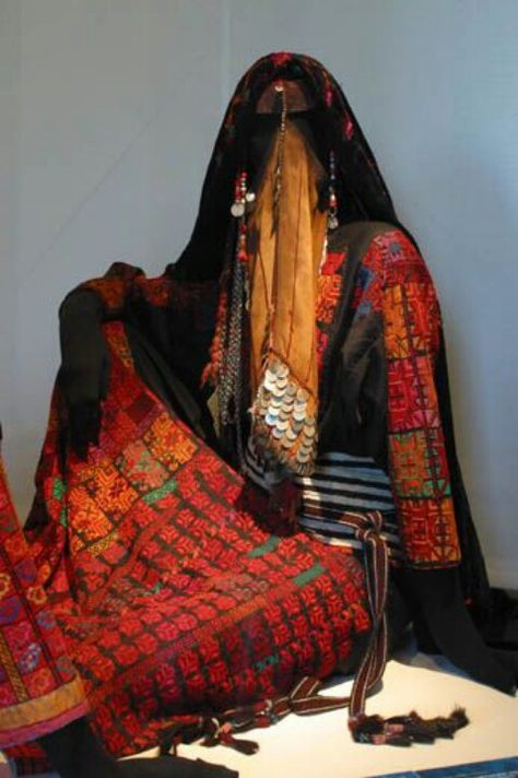 Armor Clothing, Niqab, Islamic Fashion, World Cultures, Character Outfits, Traditional Dresses, Historical Fashion, Costume Design, Traditional Outfits