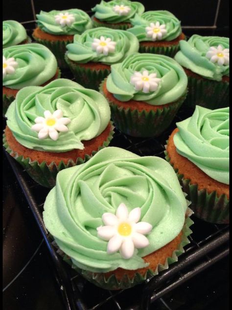 Vanilla cupcakes. Perfect for spring/ summer theme. In this case, I made them for a Macmillan Night In. Macmillan Fundraising Ideas, Macmillan Cake Ideas, Lime Green Cupcakes, Green Icing Cupcakes, Green Cupcakes Decoration, Macmillan Coffee Morning Ideas, Macmillan Cupcakes, Macmillan Coffee Morning Cakes, Green Cupcakes Ideas