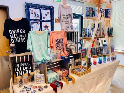 Indoor Craft Booth Displays Shirts, Shirt Display For Vendor Event, T Shirt Vendor Table Display Ideas, Craft Fair Shirt Display, Glass Cup Vendor Display, Craft Show Cup Display, Sublimation Vendor Booth Ideas, Tumbler Pop Up Shop Display, Vendor Shirt Display