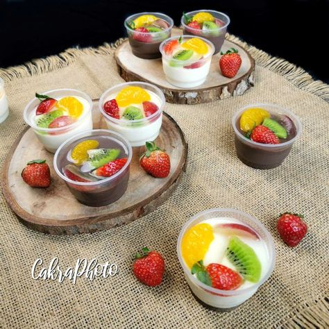 Cup Puding #cup #cuppuding #cuppudding #puddingbuah #pudingchocolatos Pudding Ideas, Shop Front, Snack Box, Rice Bowls, Snacks, Bowl, Photography, Quick Saves