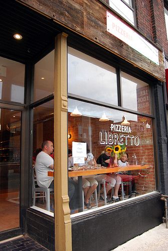 Puerta de entrada retirada Pizza Project, Pizzeria Design, Pizza Store, Small Pizza, Local Pizza, Four A Pizza, Pizza Shop, Italian Cafe, Pizza Bar