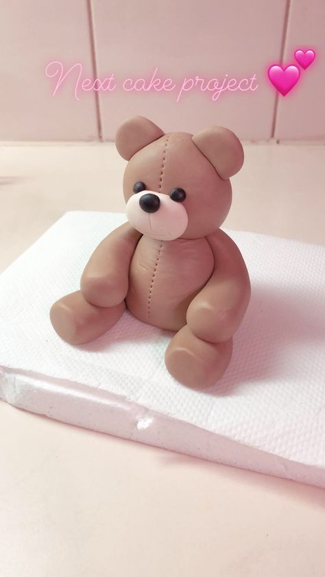 Fondant Teddy bear Teddy Bear Fondant Tutorial, Fondant Teddy Bear, Teddy Cakes, Bear Cake Topper, Baby Teddy Bear, Teddy Bear Cakes, Crochet Bear Patterns, Knitted Teddy Bear, Fondant Animals