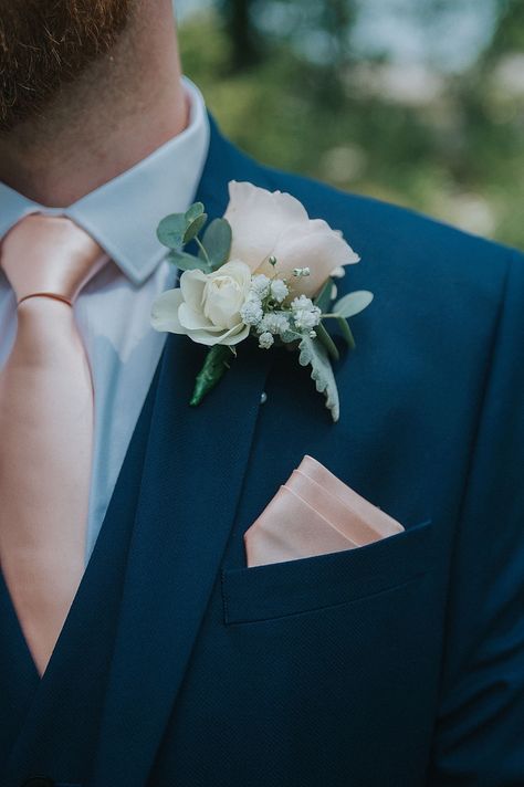 Peach Ties Groomsmen, Mens Button Hole Flowers, Mens Flower Wedding, Suit Flowers For Men, Bouteniers Wedding Men, Mens Buttonholes Wedding, Wedding Flower Men, Groomsman Buttonhole, Flowers For Groom