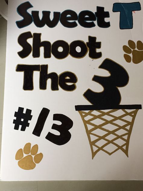 3 Pointer Basketball Sign, Basketball Signs For Players, Basketball Sign Ideas, Basketball Poster Ideas Signs Funny, Posters For Basketball Games, Basketball Game Posters, Basketball Signs For Games, Basketball Poster Ideas For Players, Basketball Game Signs