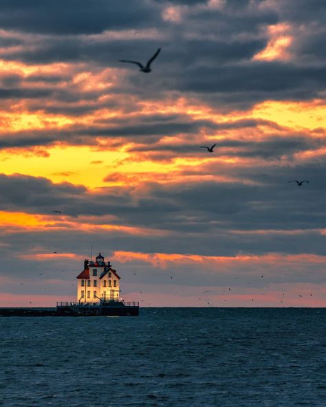 Christmas Story House, Lorain Ohio, Sunset Over Lake, Lighthouse Pictures, Lake Erie, Cleveland Ohio, Great Lakes, Special Places, Happy Friday