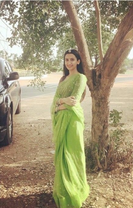 Rajputi Style Saree, Rajputana Saree, Rajputi Dress Photo Pose, Sifon Saree, Rajputi Saree Look, Rajput Saree Style, Rajput Saree, Rajasthani Bride, Green Sari